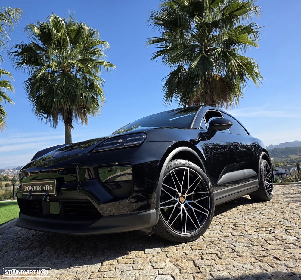 Porsche Macan Electric 4 - 7