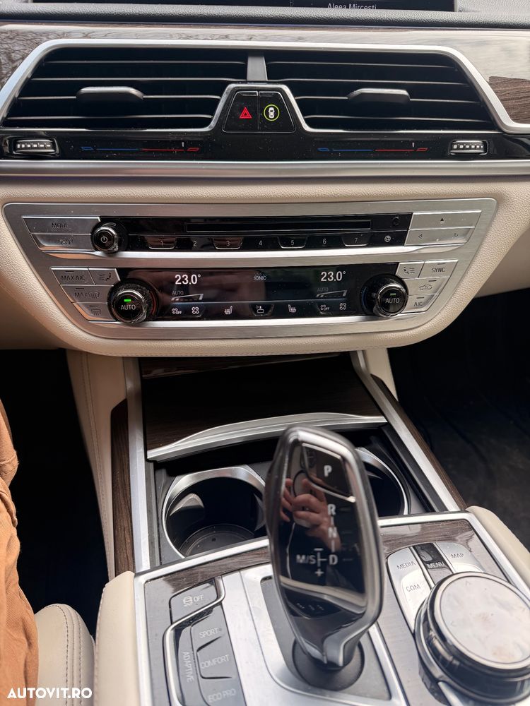 BMW Seria 7 740d xDrive - 12