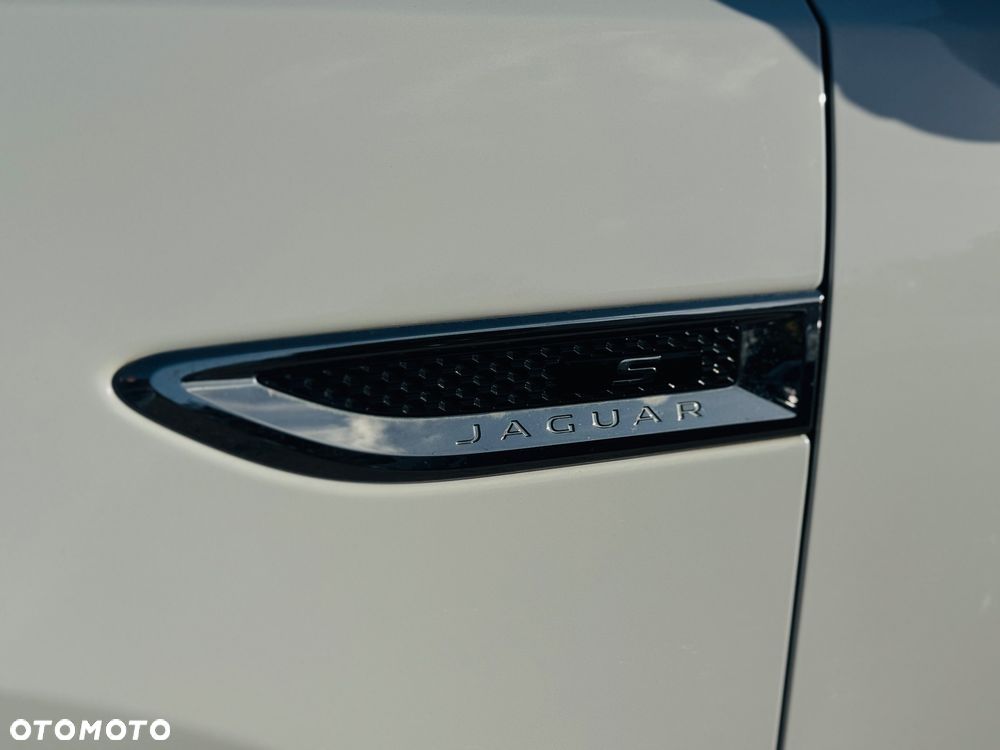 Jaguar E-Pace D150 AWD R-Dynamic S - 33