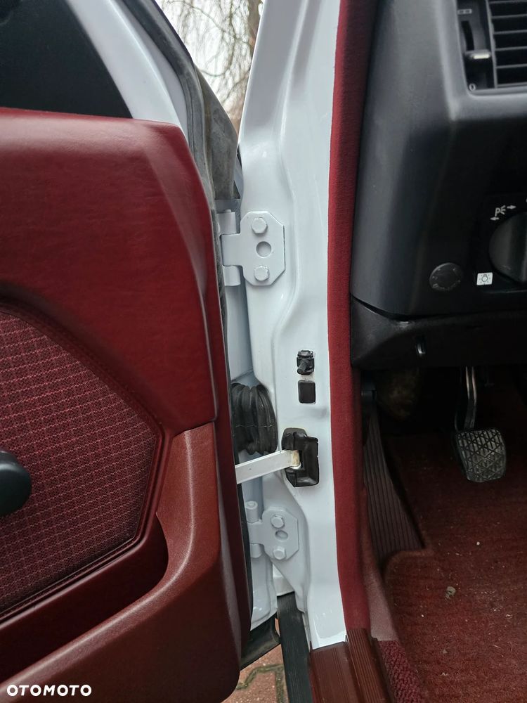 Mercedes-Benz W201 (190) - 11