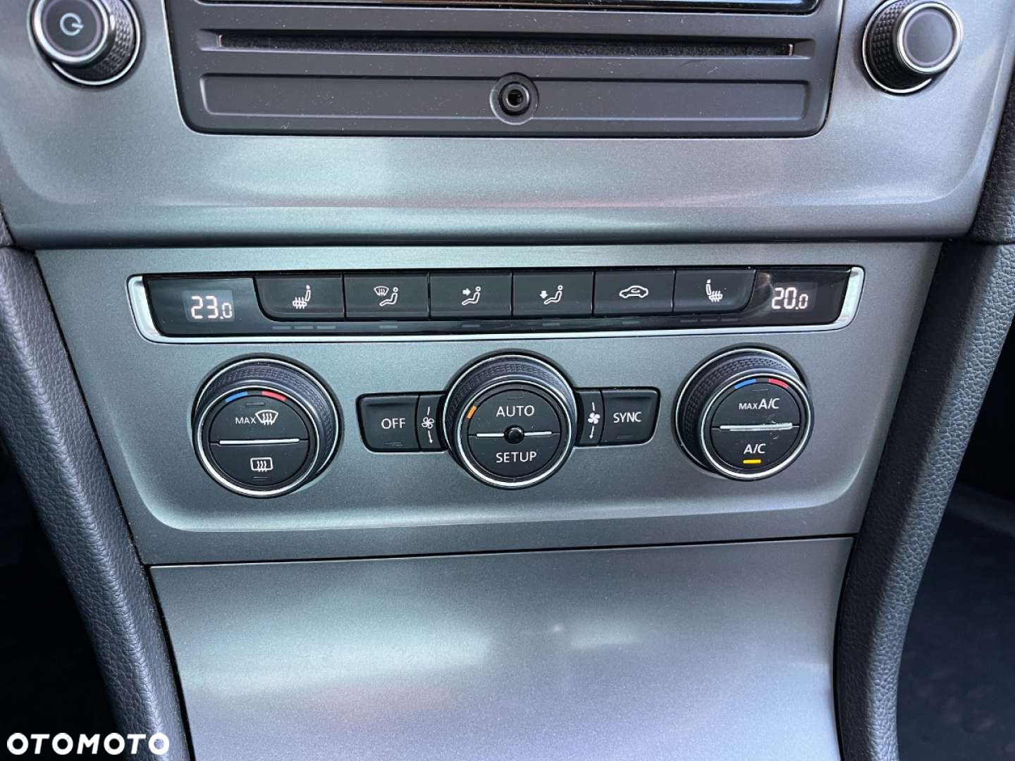 Volkswagen Golf 1.6 TDI DPF BlueMotion Technology Style - 11