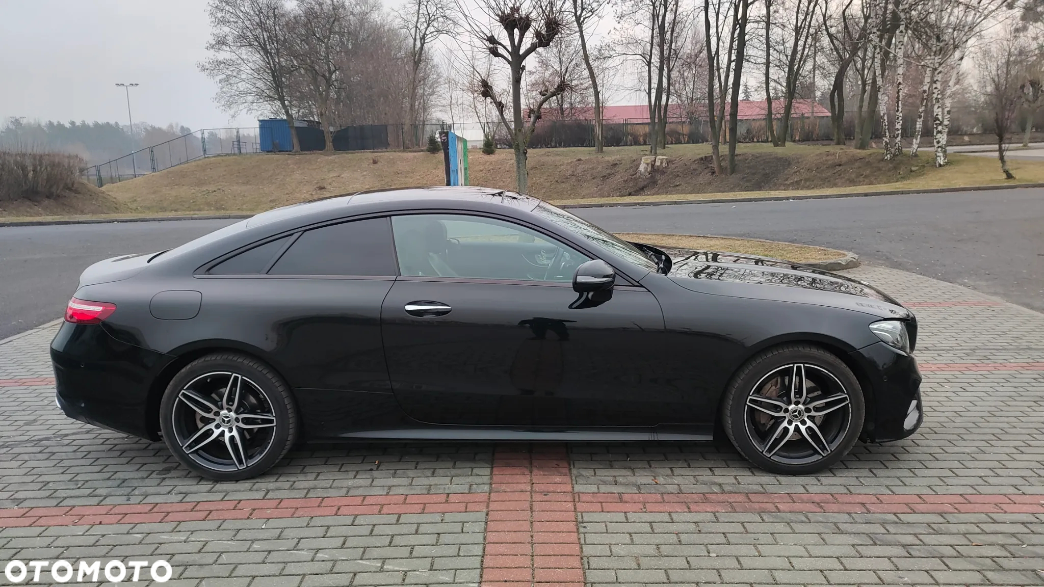 Mercedes-Benz Klasa E 220 d 4Matic Coupe 9G-TRONIC AMG Line - 2