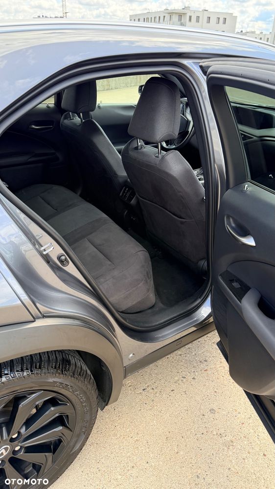 Lexus UX - 15