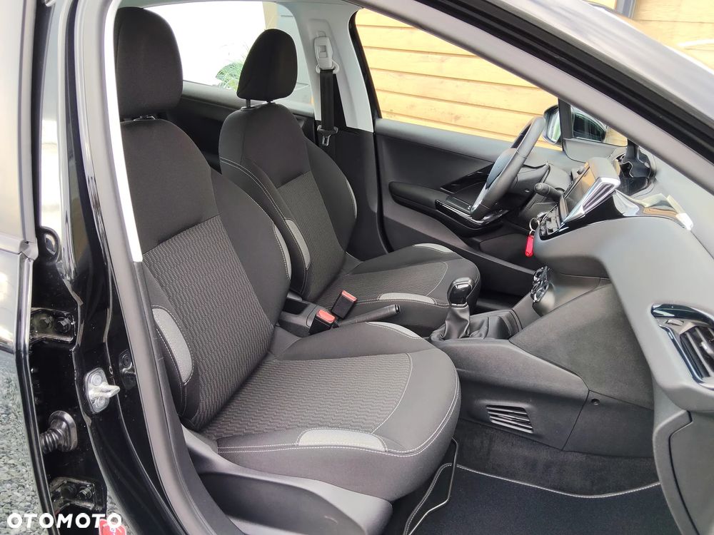 Peugeot 208 1.2 PureTech Style - 23