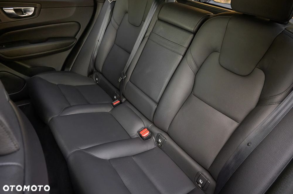 Volvo XC 60 D3 Momentum Pro - 34