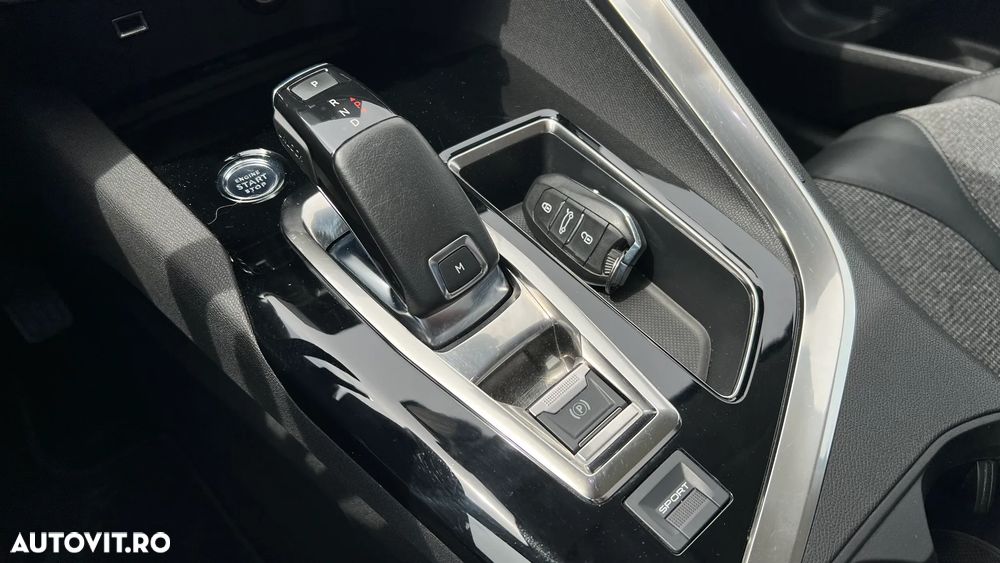 Peugeot 3008 PureTech 130 Stop & Start GPF EAT8 Allure - 11