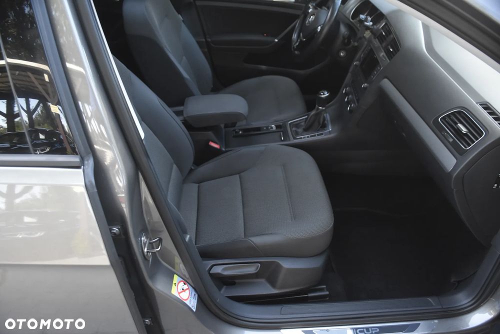 Volkswagen Golf 1.6 TDI BlueMotion Technology Cup - 20