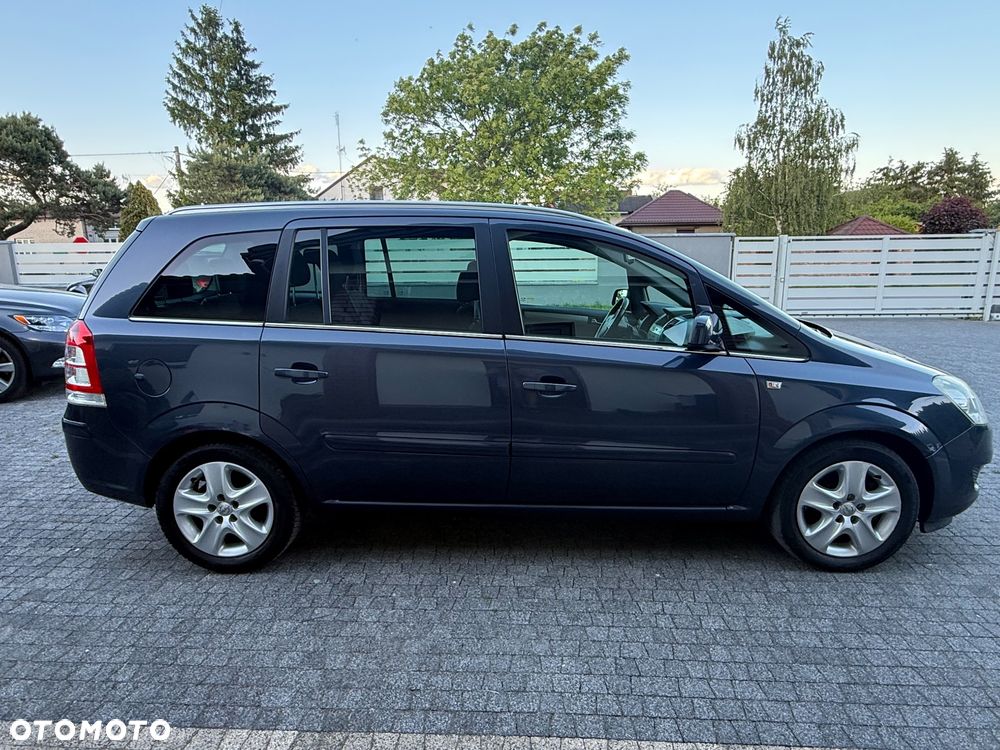 Opel Zafira 2.2 - 5