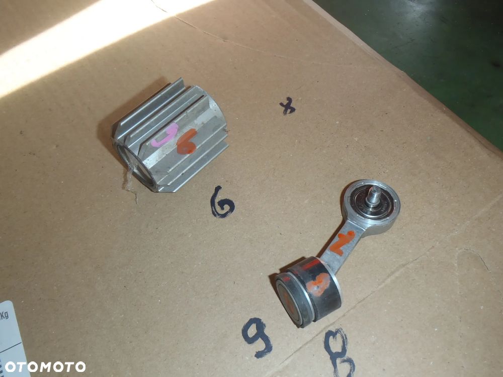 kompresor pompka zawieszenie silniczek  mocowanie tłok głowica zawór czujnik przewód wiązka kostka zbiorniczek range rover sport l320 discovery - 36