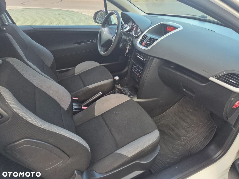 Peugeot 207 1.4 16V Trendy - 7