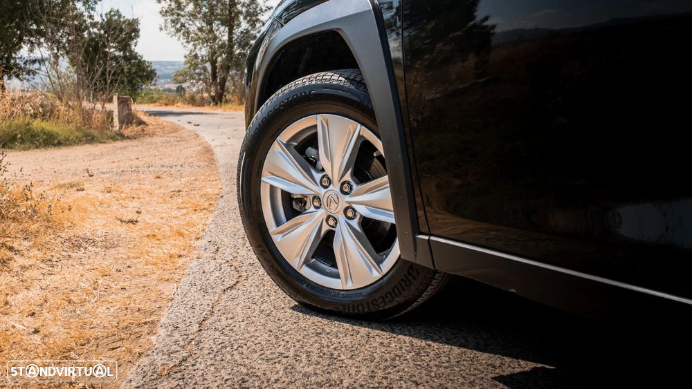 Lexus UX 250h Business - 31