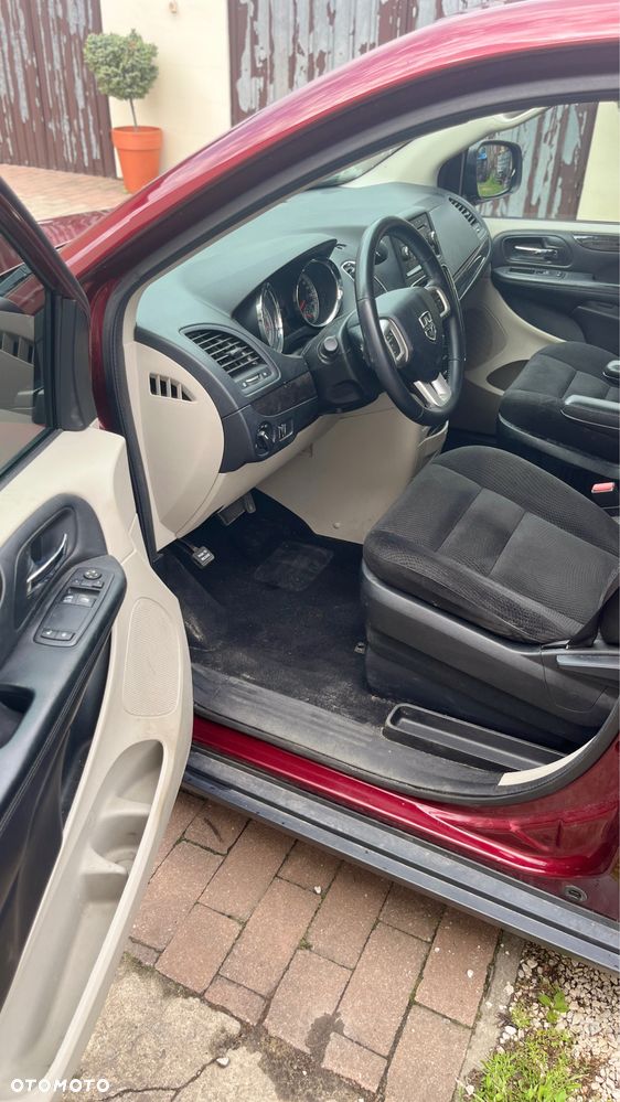 Dodge Caravan - 4