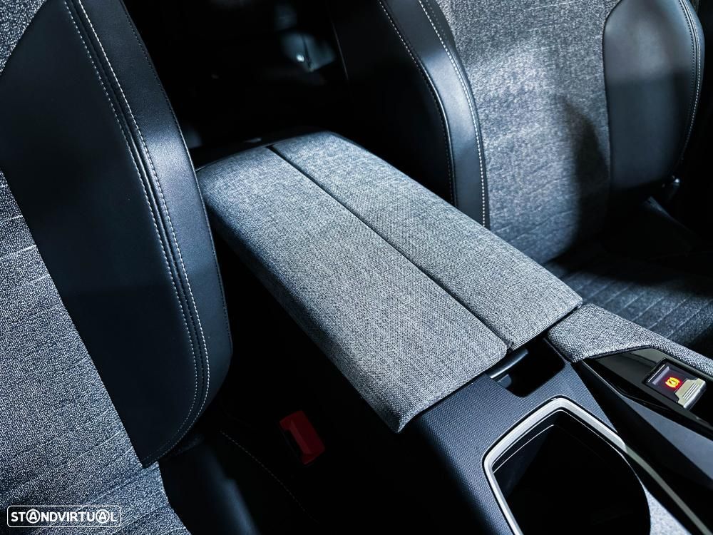 Peugeot 3008 1.2 Hybrid Allure e-DCS6 - 32