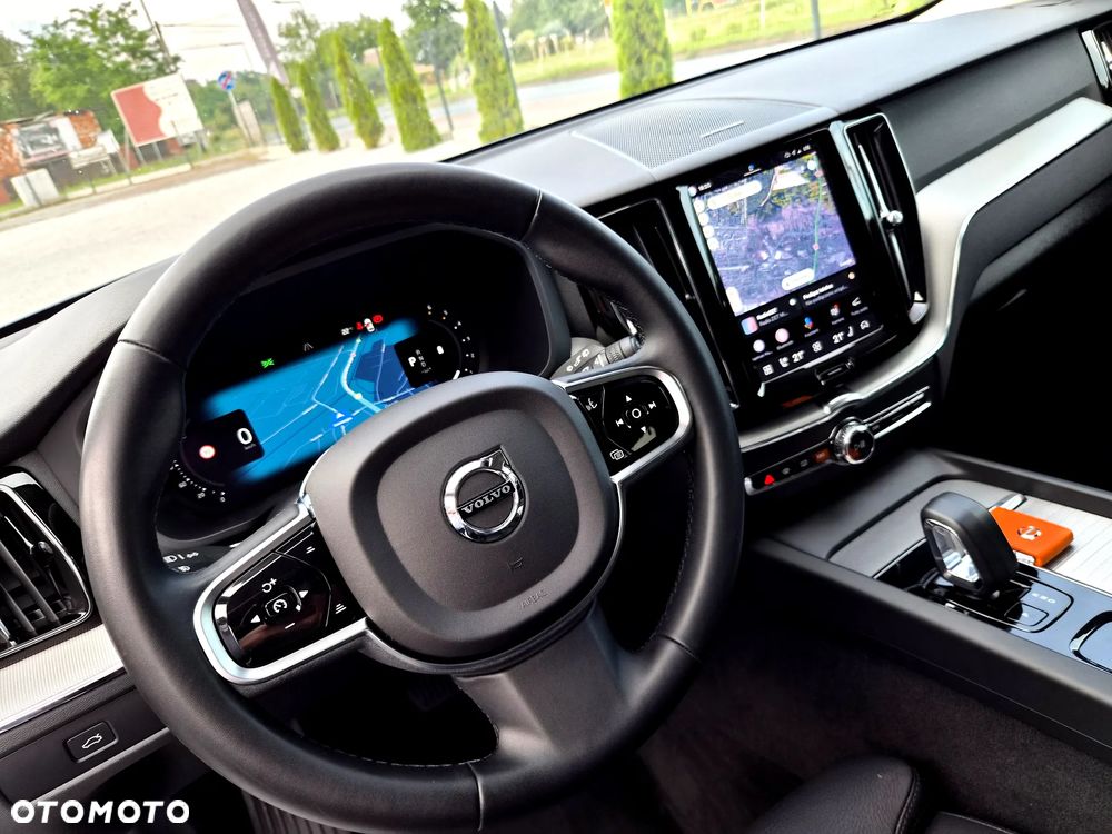 Volvo XC 60 B4 D AWD Plus Dark - 30