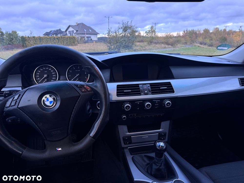 BMW Seria 5 525i - 11