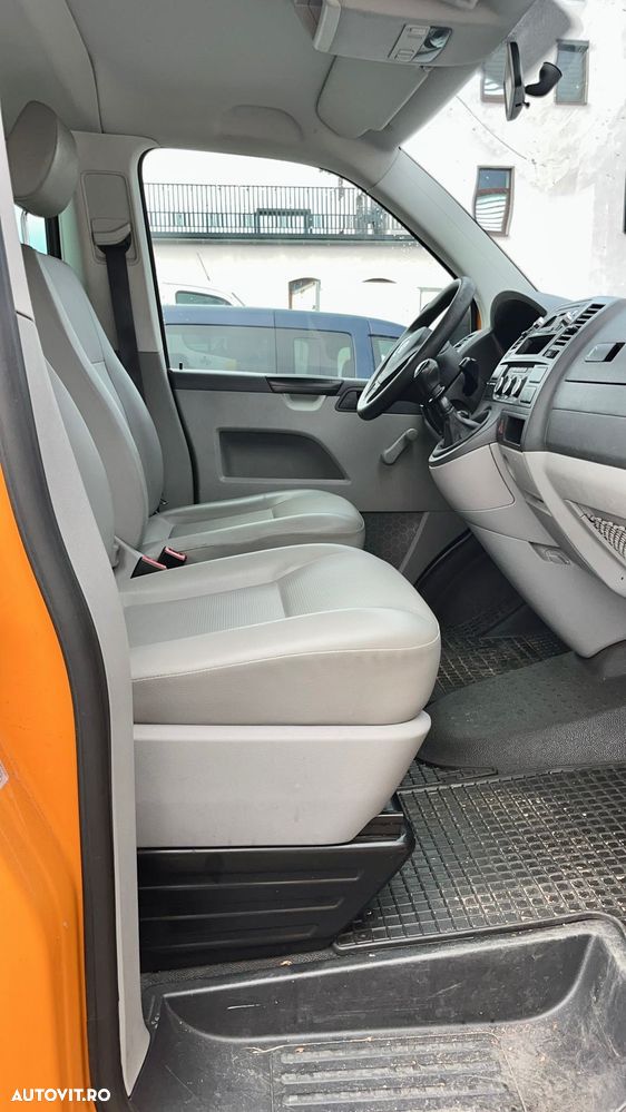 Volkswagen Caravelle - 6