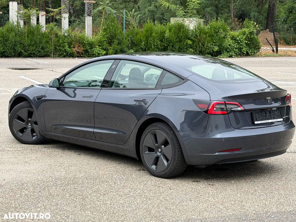Tesla Model 3 - 4