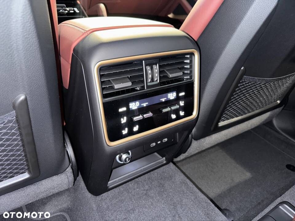 Porsche Cayenne - 12
