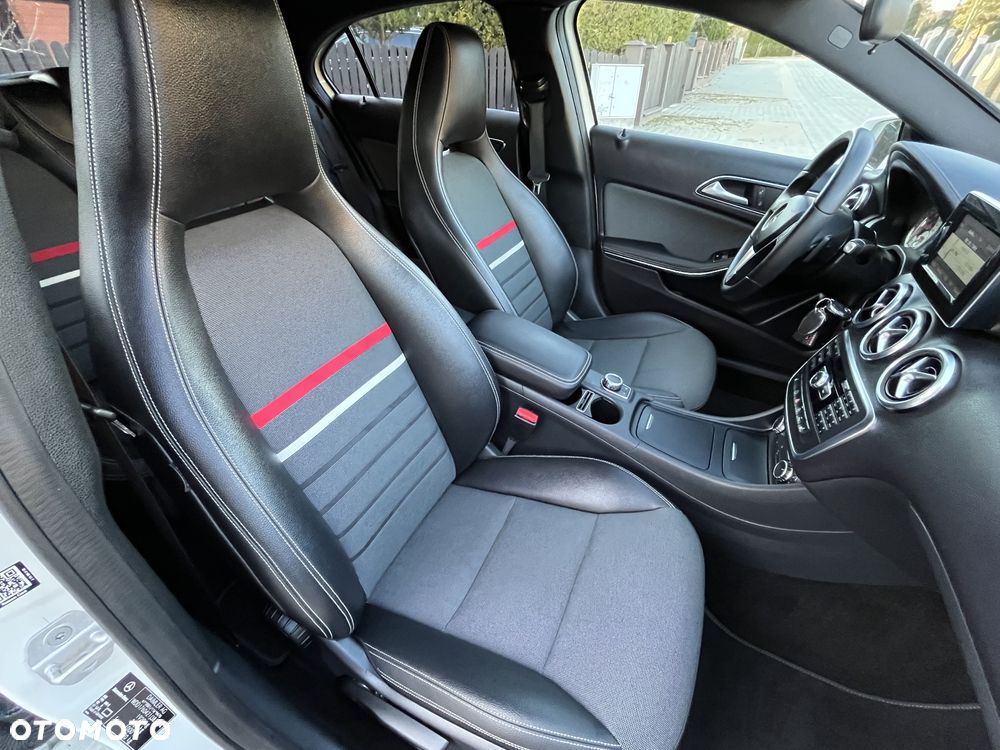 Mercedes-Benz Klasa A 180 7G-DCT Activity Edition - 14