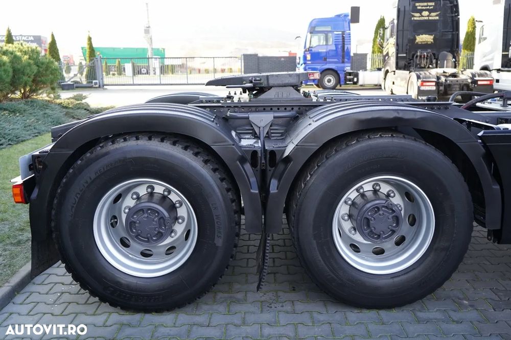 Volvo FH16 / 700 / 6x4 / SISTEM HIDRAULIC / RETARDER / TRACTOR CU 3 AXE / MASĂ PUTERNICĂ 120 T - 23