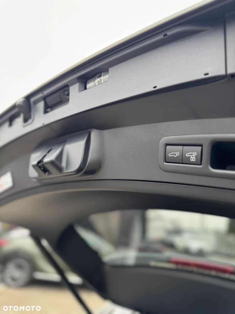 Lexus UX 300h F Sport Design - 8