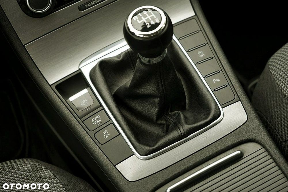 Volkswagen Passat - 26