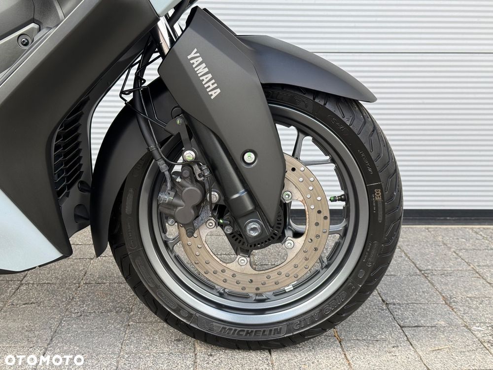 Yamaha X-max - 12