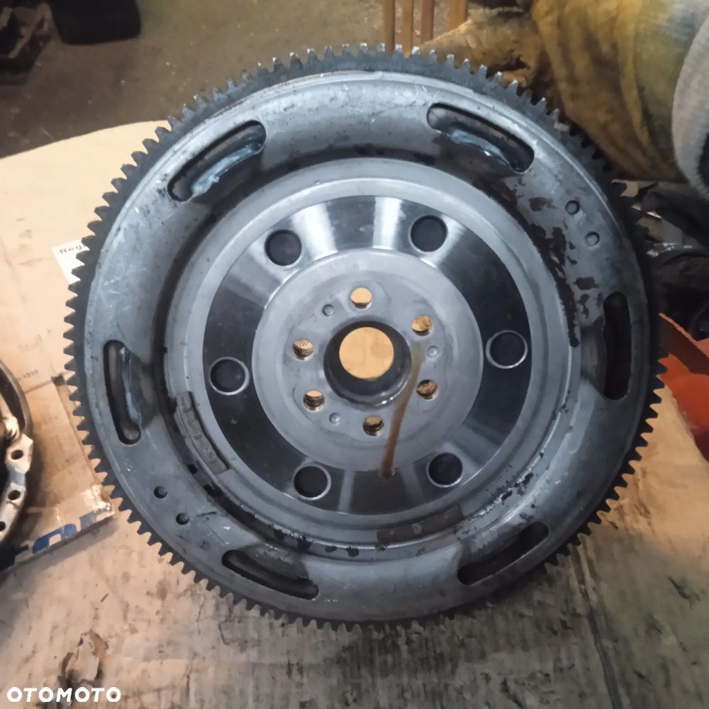 Sprzęgło dwumasowe Amarok 2.0TDI 03L141031D - 2