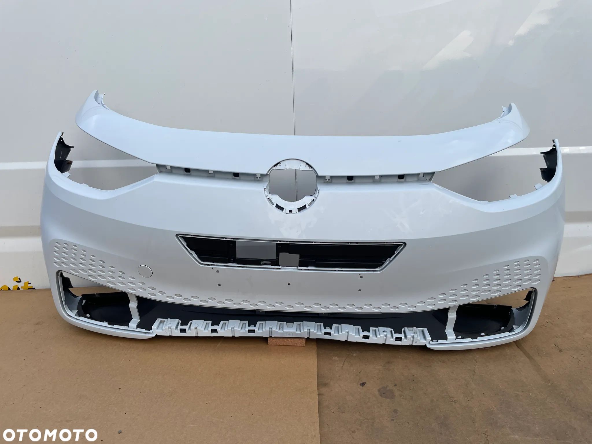 VW ID3 ID.3 ID 3 ZDERZAK PRZEDNI WZMOCNIENIE ORYGINALNY BIAŁY S9R 10A805915 10A807231 - 1