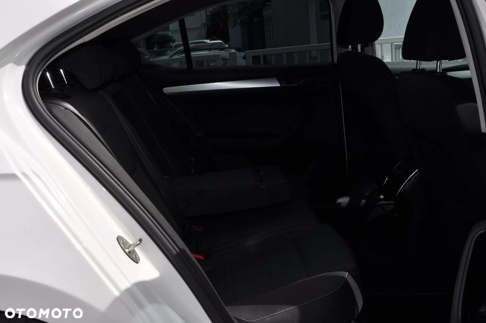 Skoda Superb 2.0 TDI Premium Edition - 6