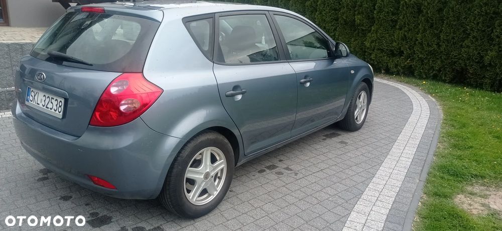 Kia Ceed - 4