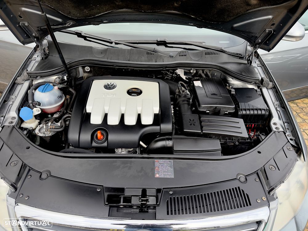 VW Passat 2.0 TDI Highline - 28