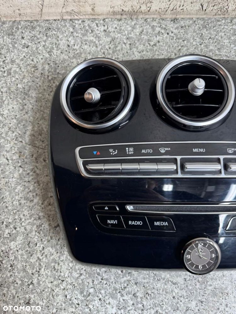 panel klimatyzacji nawigacji radia mercedes c klasa w205 2014-2021 - 3