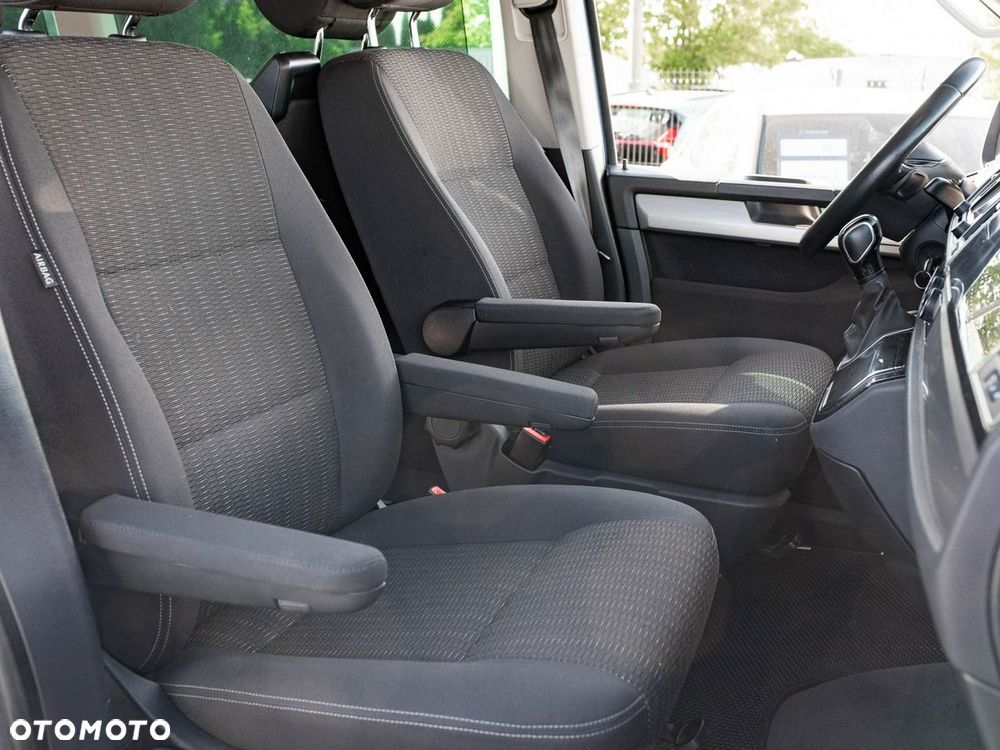 Volkswagen Multivan - 32