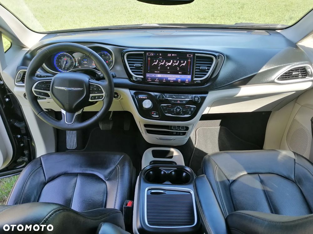 Chrysler Pacifica - 15
