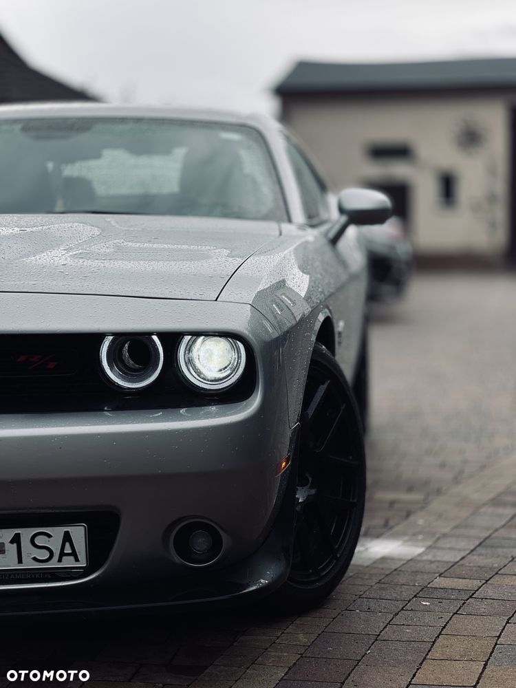 Dodge Challenger - 28