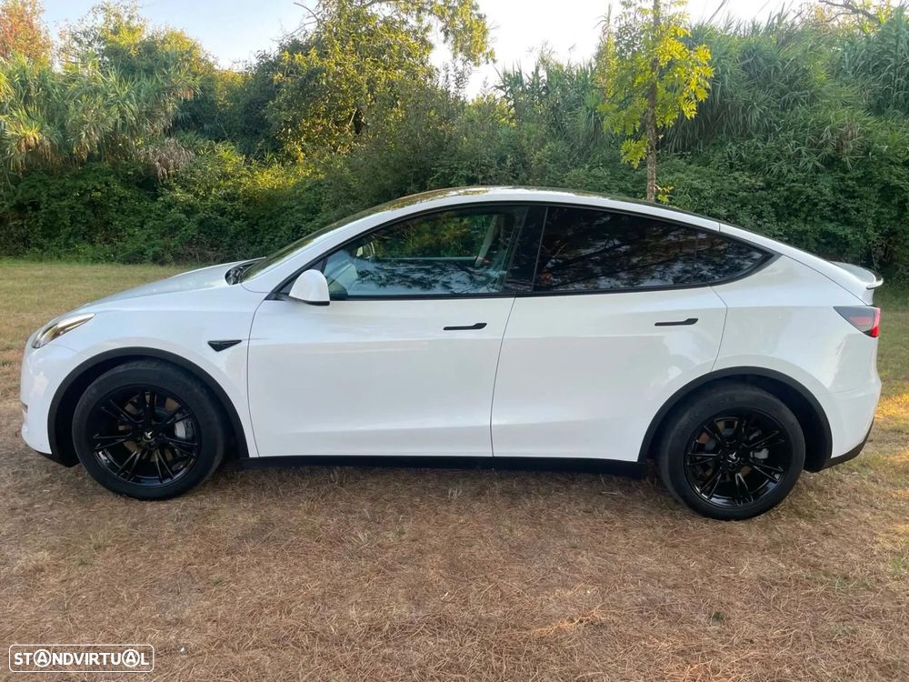 Tesla Model Y Long Range Dual Motor AWD — fotografia 38