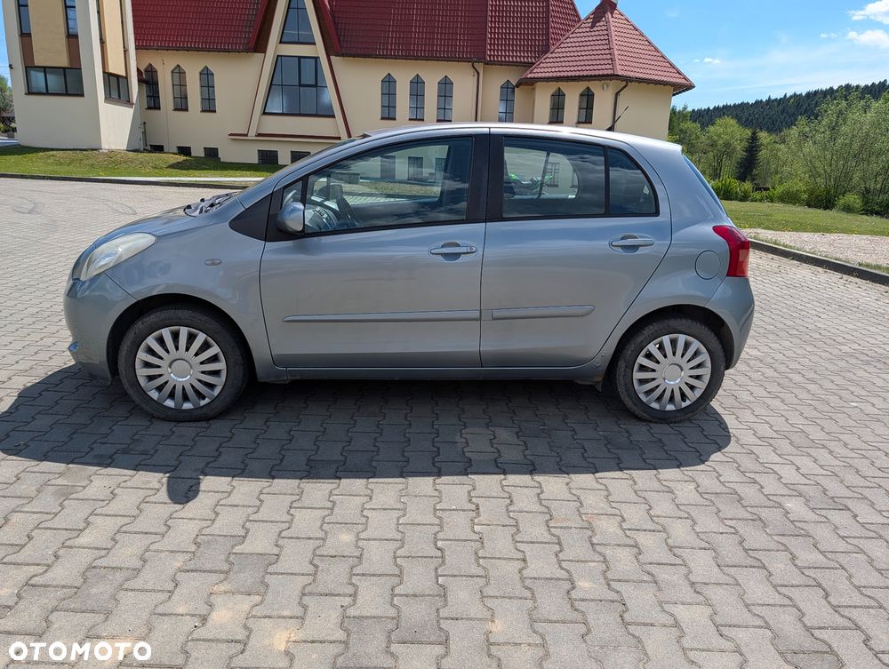 Toyota Yaris 1.3 - 2