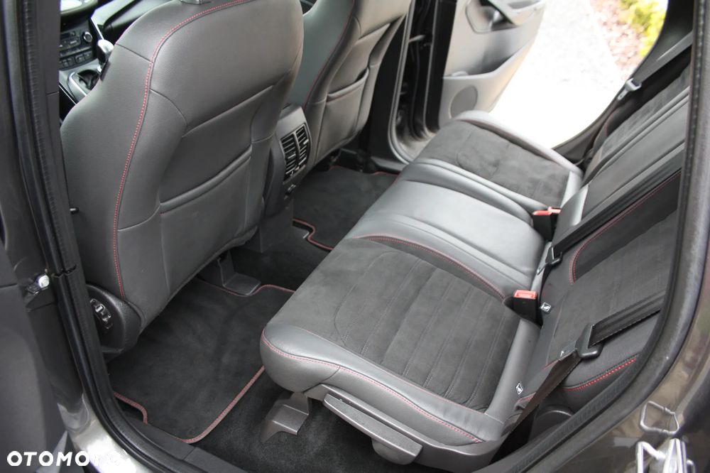 Ford Kuga 1.5 EcoBoost 2x4 ST-Line - 11