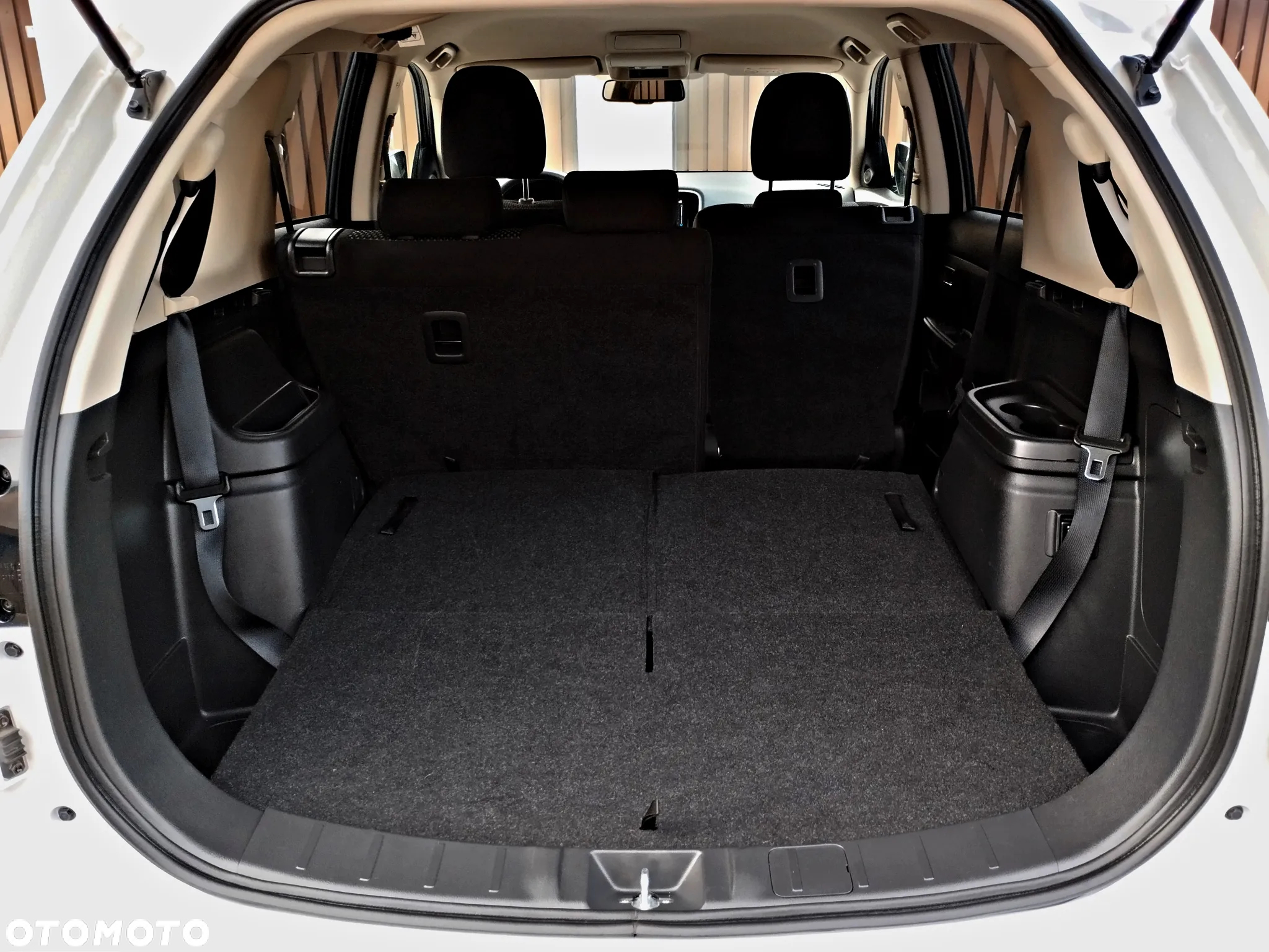 Mitsubishi Outlander 2.0 Intense + Navi 4WD CVT - 24