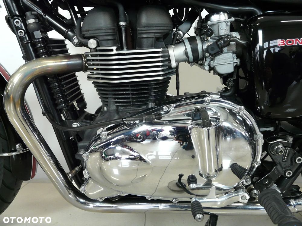 Triumph Bonneville - 9