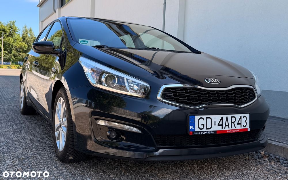 Kia Ceed 1.4 CVVT UEFA EURO 2016 - 1