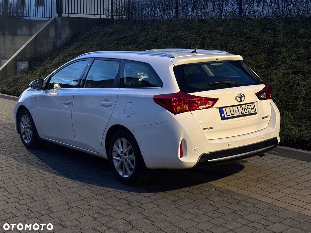 Toyota Auris 1.6 Premium Comfort - 4