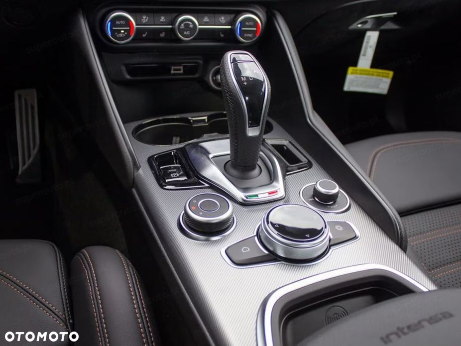 Alfa Romeo Giulia 2.0 Turbo Intensa Q4 - 11