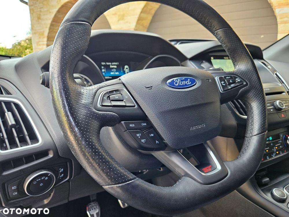 Ford Focus Turnier 2.0 EcoBoost ST mit Leder-Exclusiv-Paket - 27