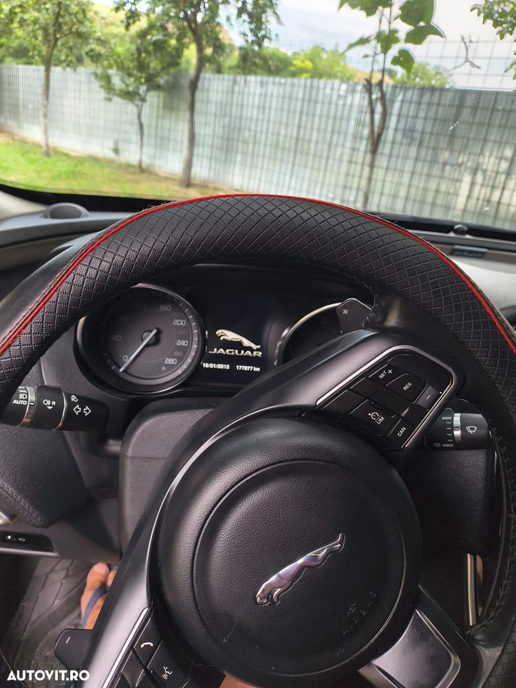 Jaguar XE - 11