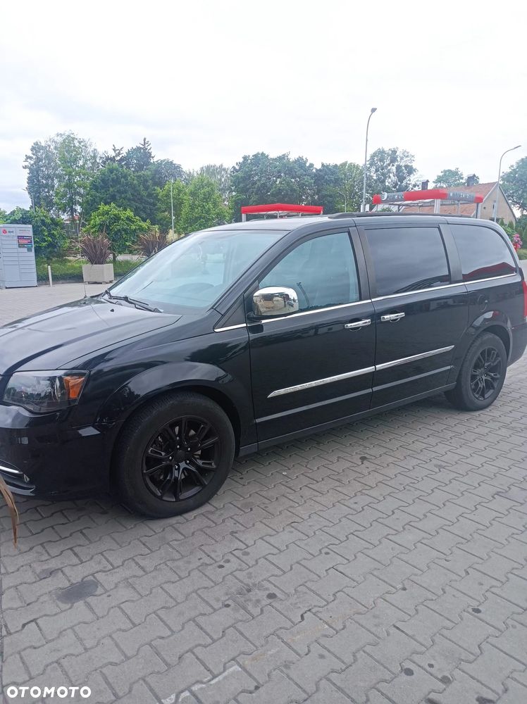 Chrysler Town & Country - 3