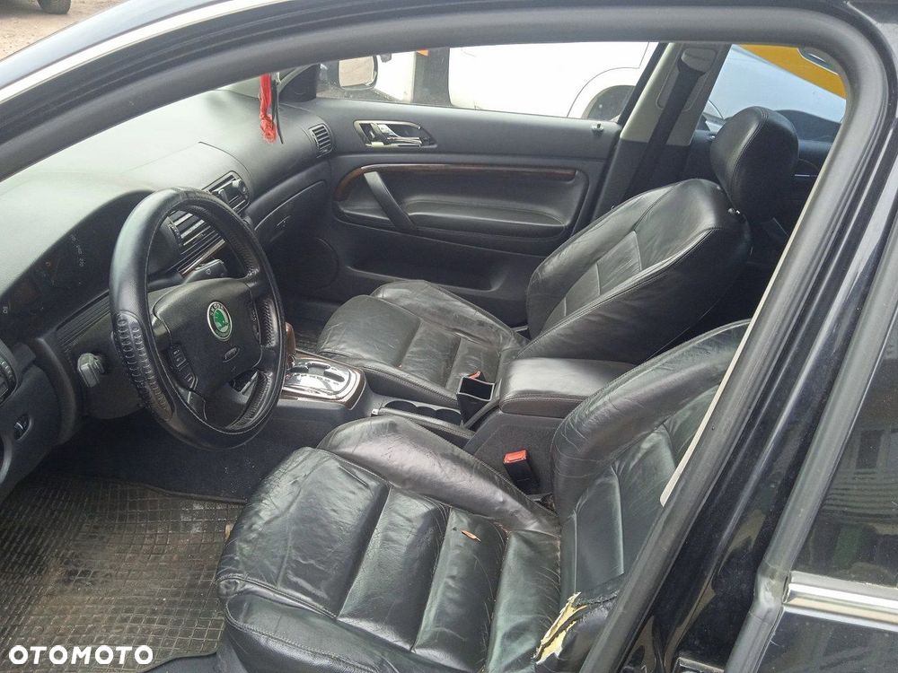 Na części Skoda Superb Sedan 2.5 TDI V6 FAD BDG 9910 błotnik drzwi zderzak - 4