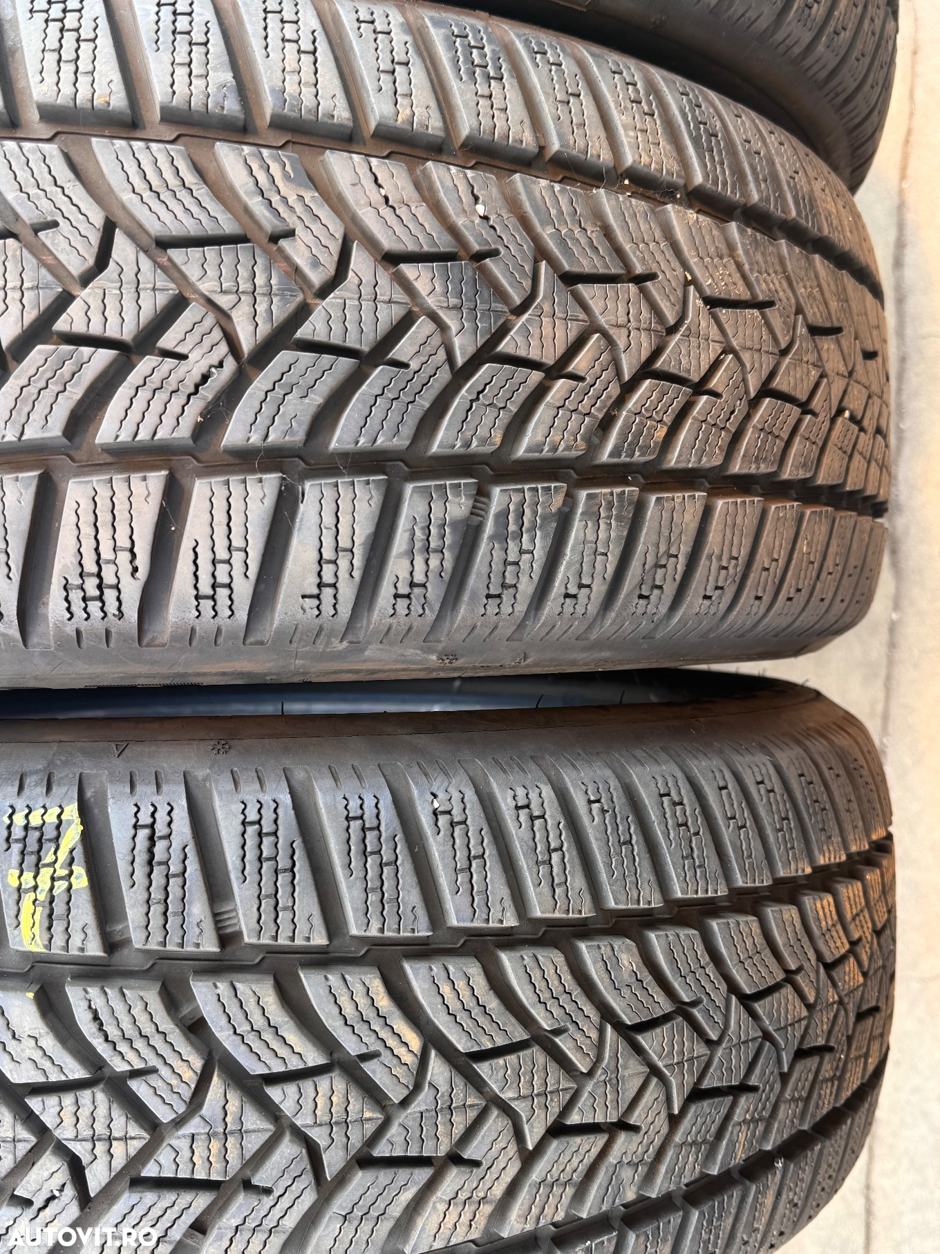 Vând 4 anvelope 205/55/17 Dunlop de iarnă ca noi - 3