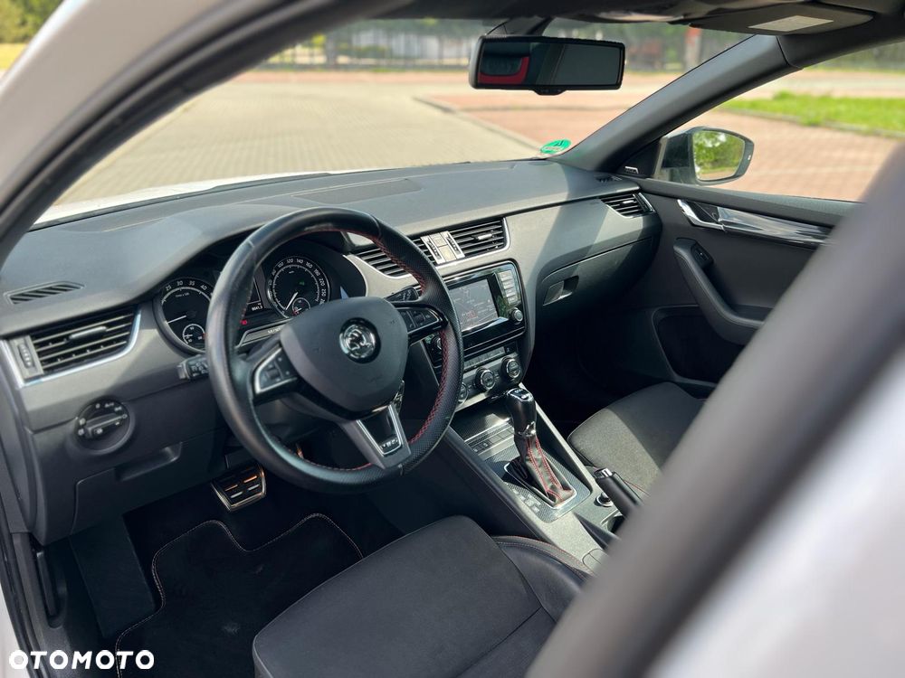 Skoda Octavia 2.0 TDI DSG RS - 8